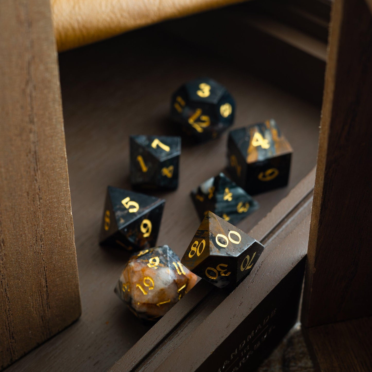 Juego de dados DND de Ojo de Águila de Gemas Negras tallados a mano