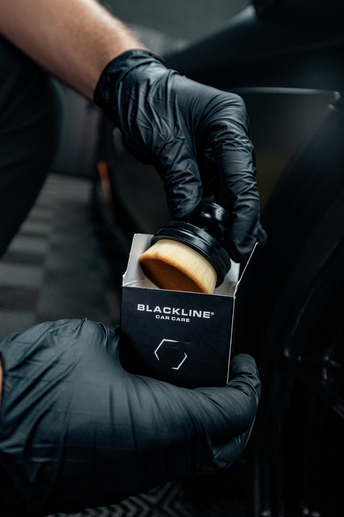 CEPILLO APLICADOR DE NEUMÁTICOS BLACKLINE®