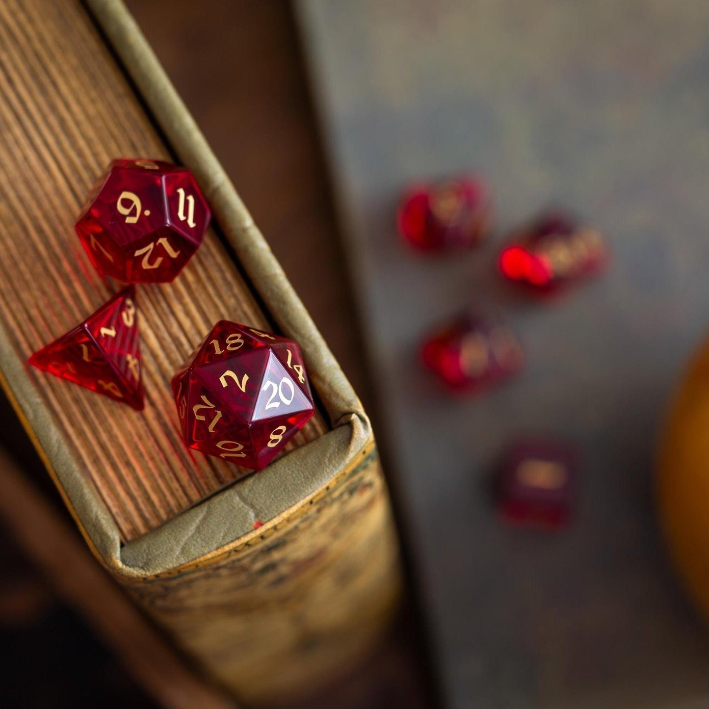 Juego de dados DND de cristal de circonita tallados a mano en rojo sangre