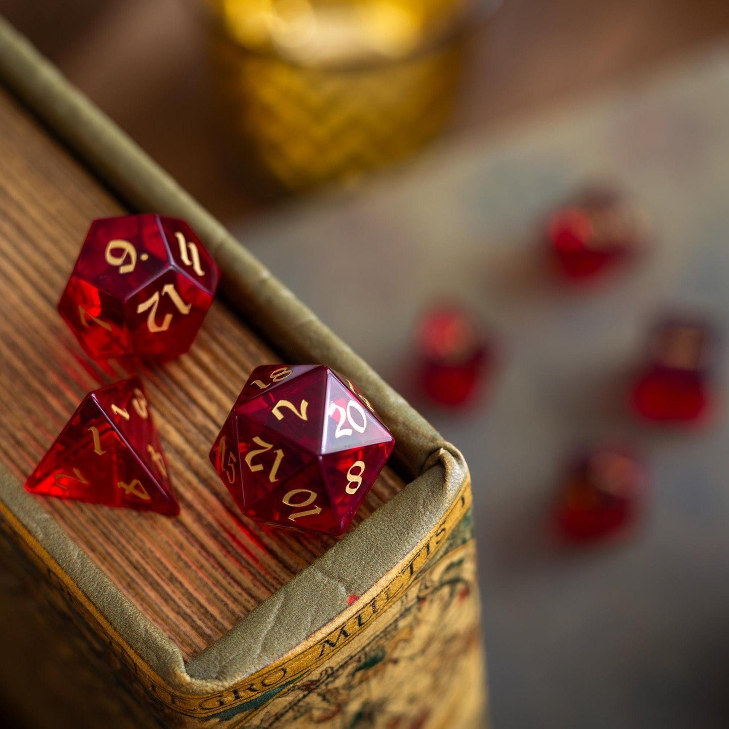 Juego de dados DND de cristal de circonita tallados a mano en rojo sangre