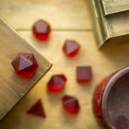 Juego de dados de DND tallados a mano de cristal de circón levantado rojo sangre