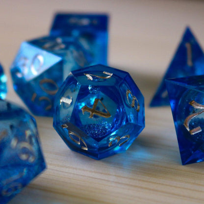 Blau Glitzer Flüssigkeitskern Scharfkantiges Handgefertigtes Harz DND Würfel-Set