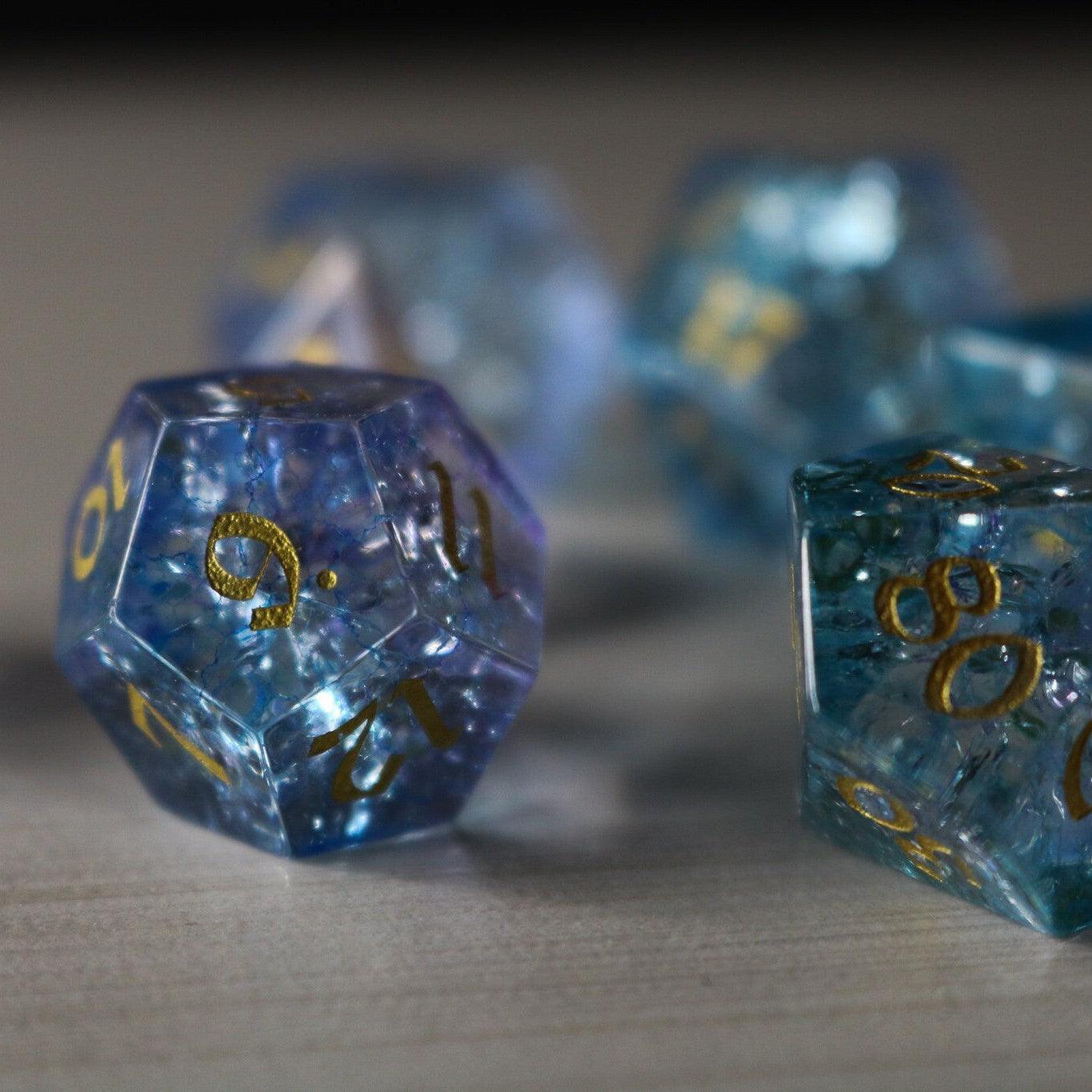 Juego de dados de DND de cristal de fuego Blue Wing Forge