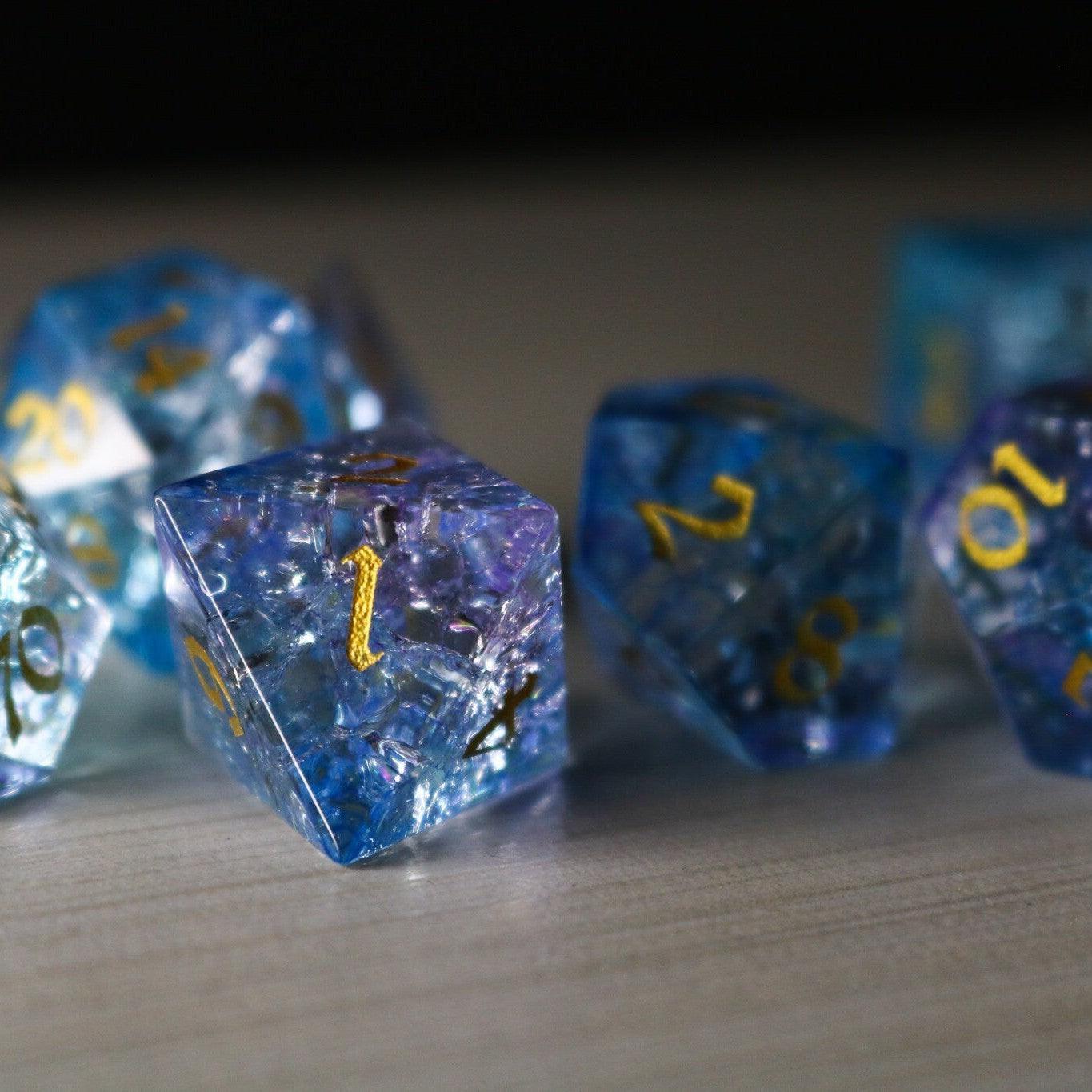 Juego de dados de DND de cristal de fuego Blue Wing Forge
