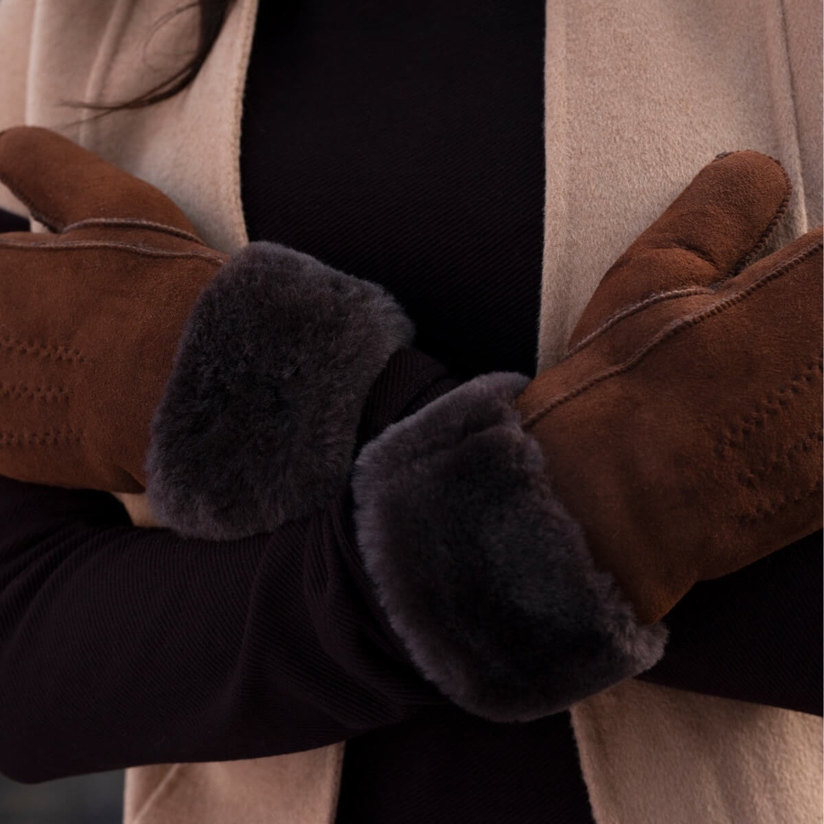 Brooke (brown) – Suede mittens with luxurious sheep fur lining — photo 7 of 10