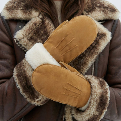 Brooke (camel) – Suede mittens with luxurious sheep fur lining — photo 3 of 6