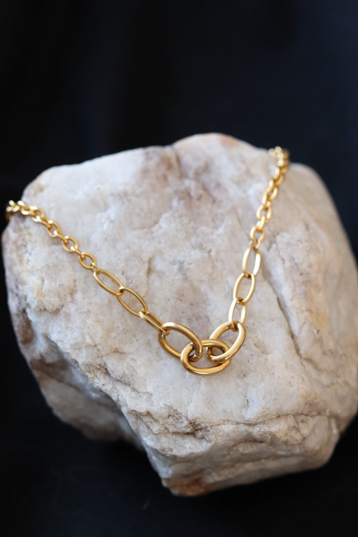 Ophelia Gold Toggle Necklace – 18K Gold Plated Stainless Steel Oval Link Chain
