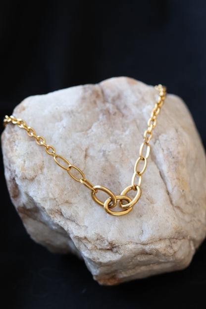 Ophelia Gold Toggle Necklace – 18K Gold Plated Stainless Steel Oval Link Chain