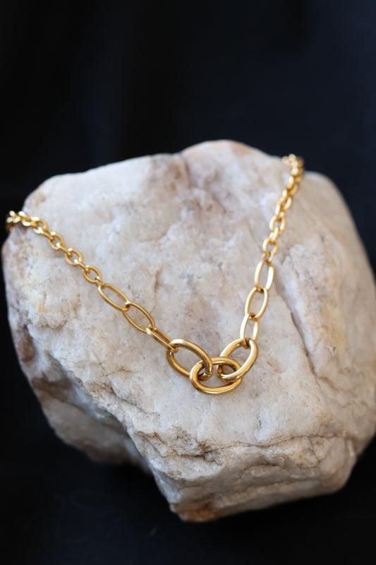 Ophelia Gold Toggle Necklace – 18K Gold Plated Stainless Steel Oval Link Chain