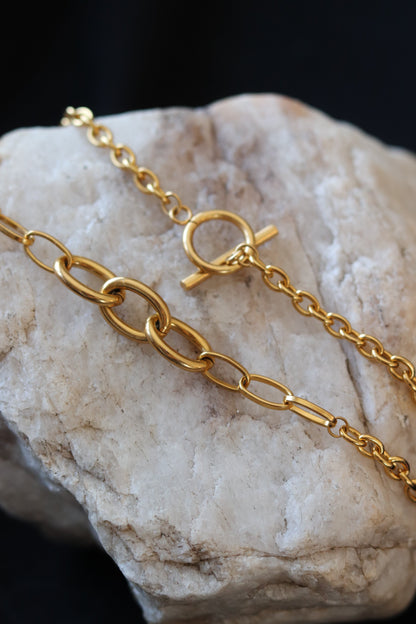 Ophelia Gold Toggle Necklace – 18K Gold Plated Stainless Steel Oval Link Chain