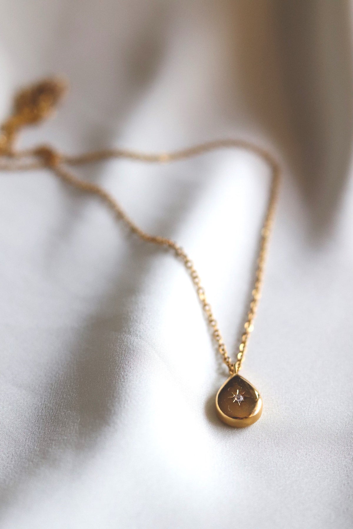 North Star Necklace – 18K Gold Plated Stainless Steel Celestial Pendant Necklace