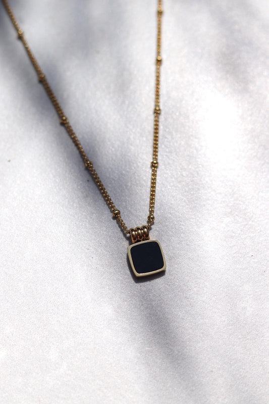 Dee Necklace – Black Pendant Necklace in 18K Gold Plated Stainless Steel