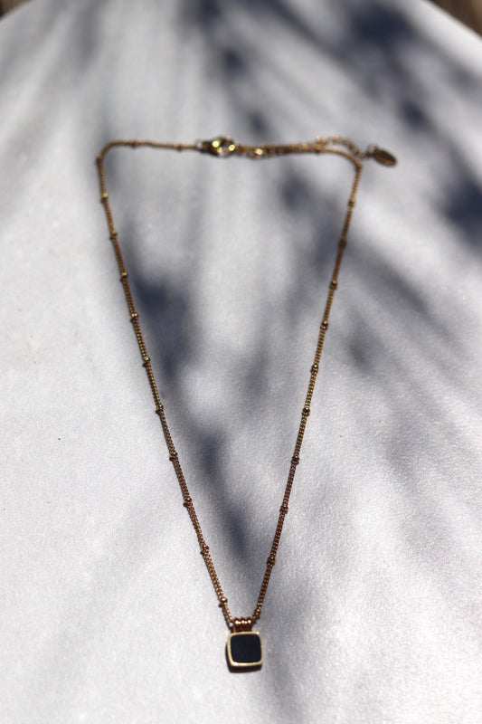 Dee Necklace – Black Pendant Necklace in 18K Gold Plated Stainless Steel