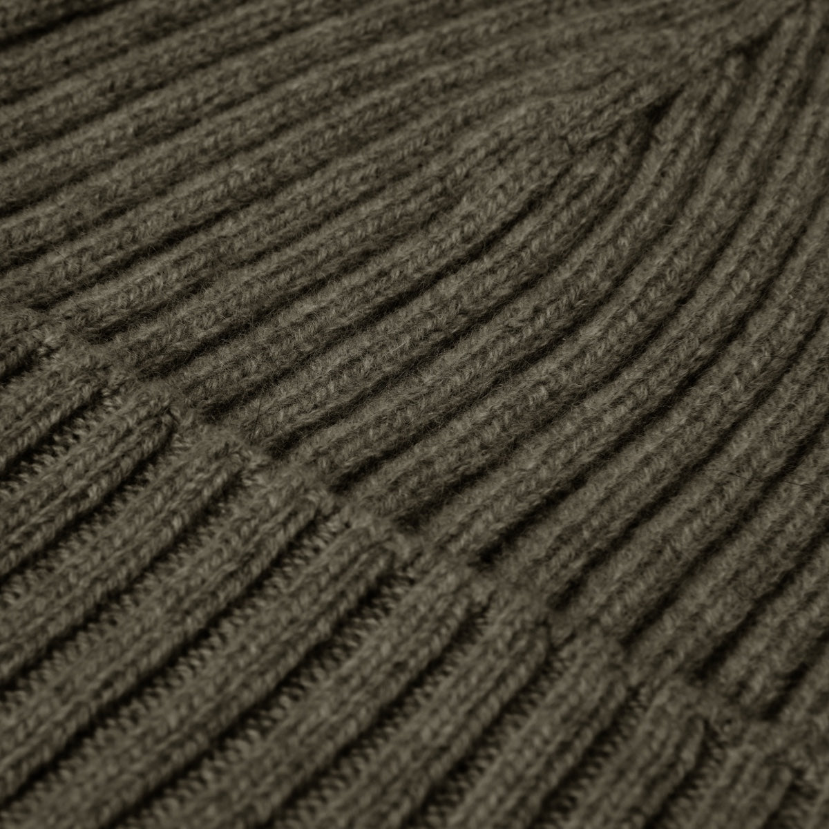 Milano (dark green) - Italian 100% cashmere ribbed beanie (unisex) — photo 3 of 10