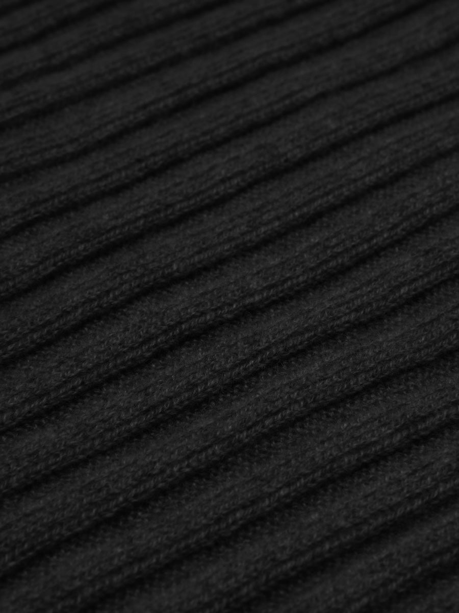 Napoli (black) - Italian 100% cashmere ribbed scarf (unisex) — photo 2 of 10