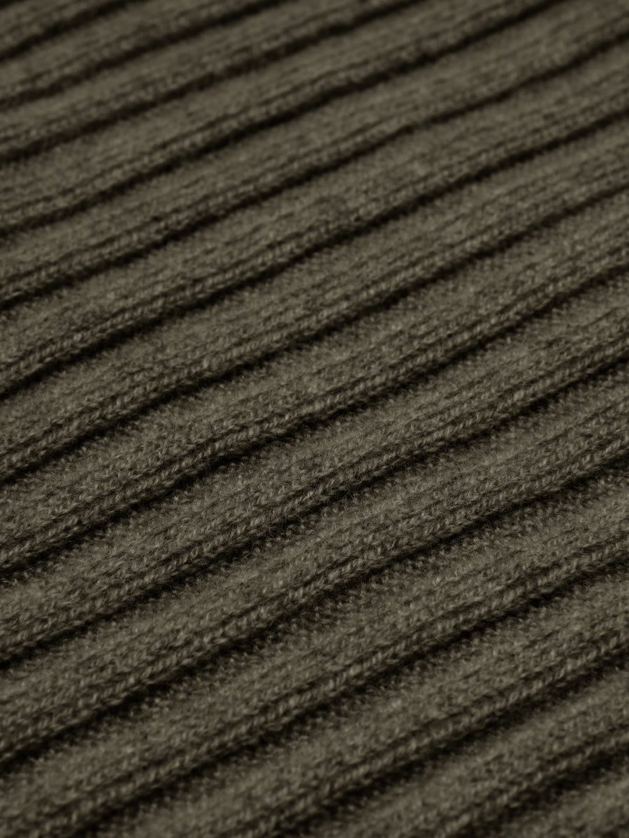 Napoli (dark green) - Italian 100% cashmere ribbed scarf (unisex) — photo 2 of 10
