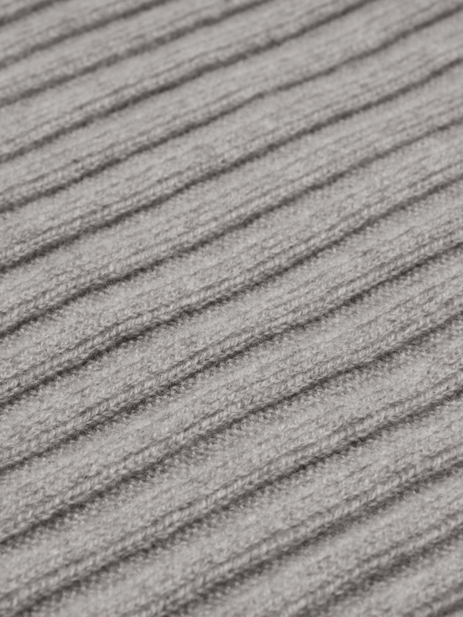 Napoli (light grey) - Italian 100% cashmere ribbed scarf (unisex) — photo 2 of 10