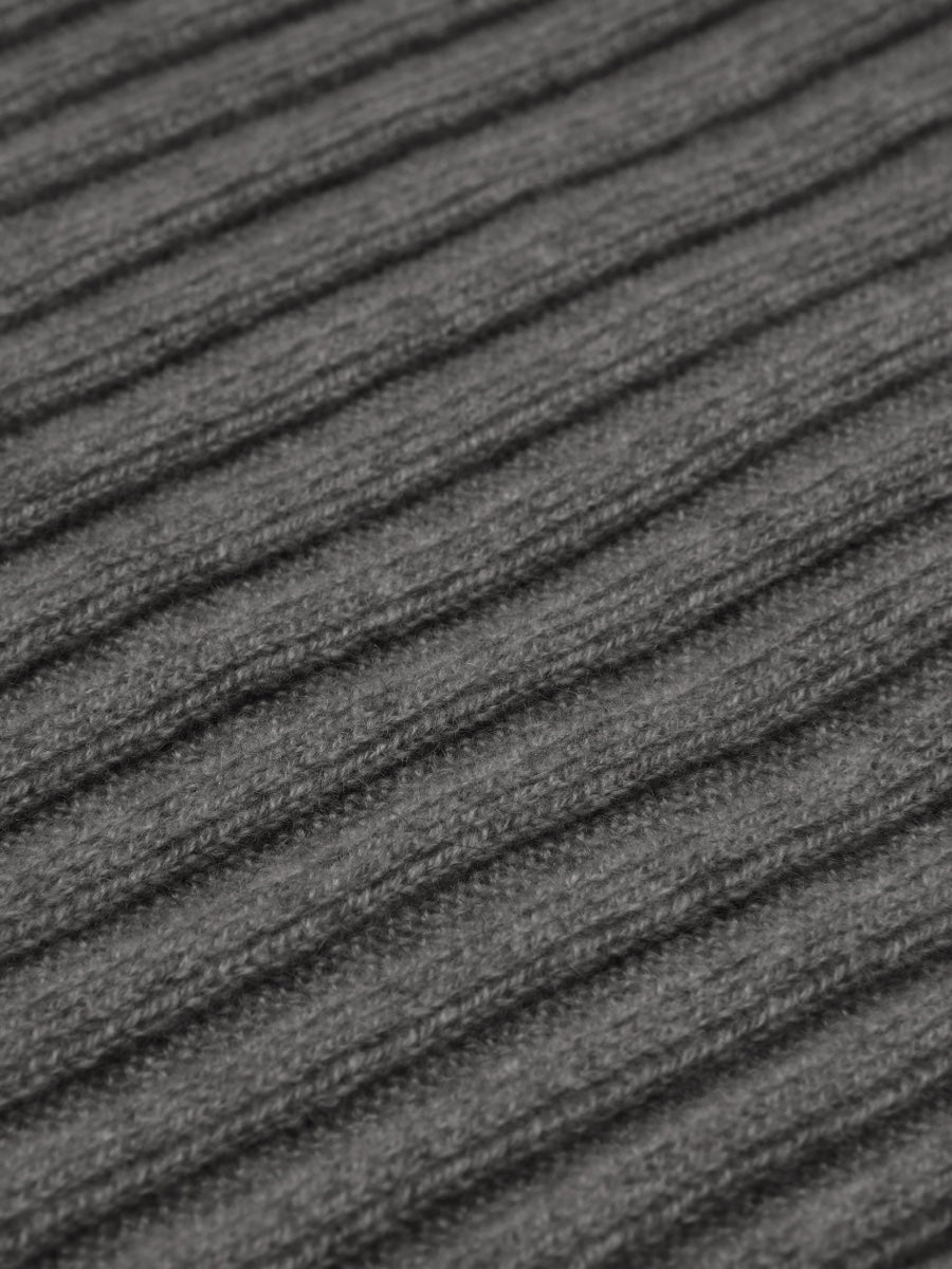 Napoli (dark grey) - Italian 100% cashmere ribbed scarf (unisex) — photo 2 of 10