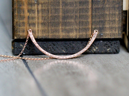 Contour Arc Necklace