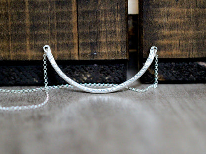Contour Arc Necklace
