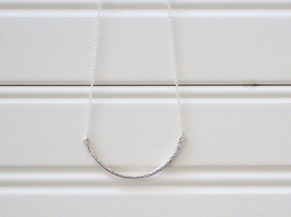 Contour Arc Necklace