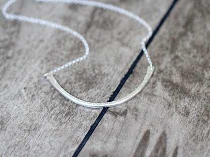 Contour Arc Necklace