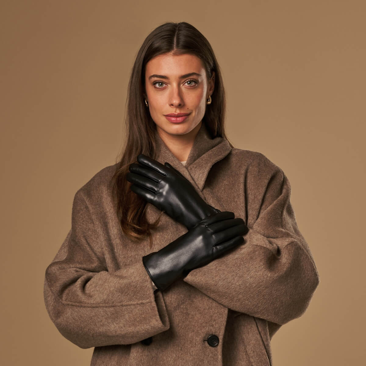 Daisy (black) – Vegan leather gloves with fleece lining & touchscreen feature — photo 5 of 9