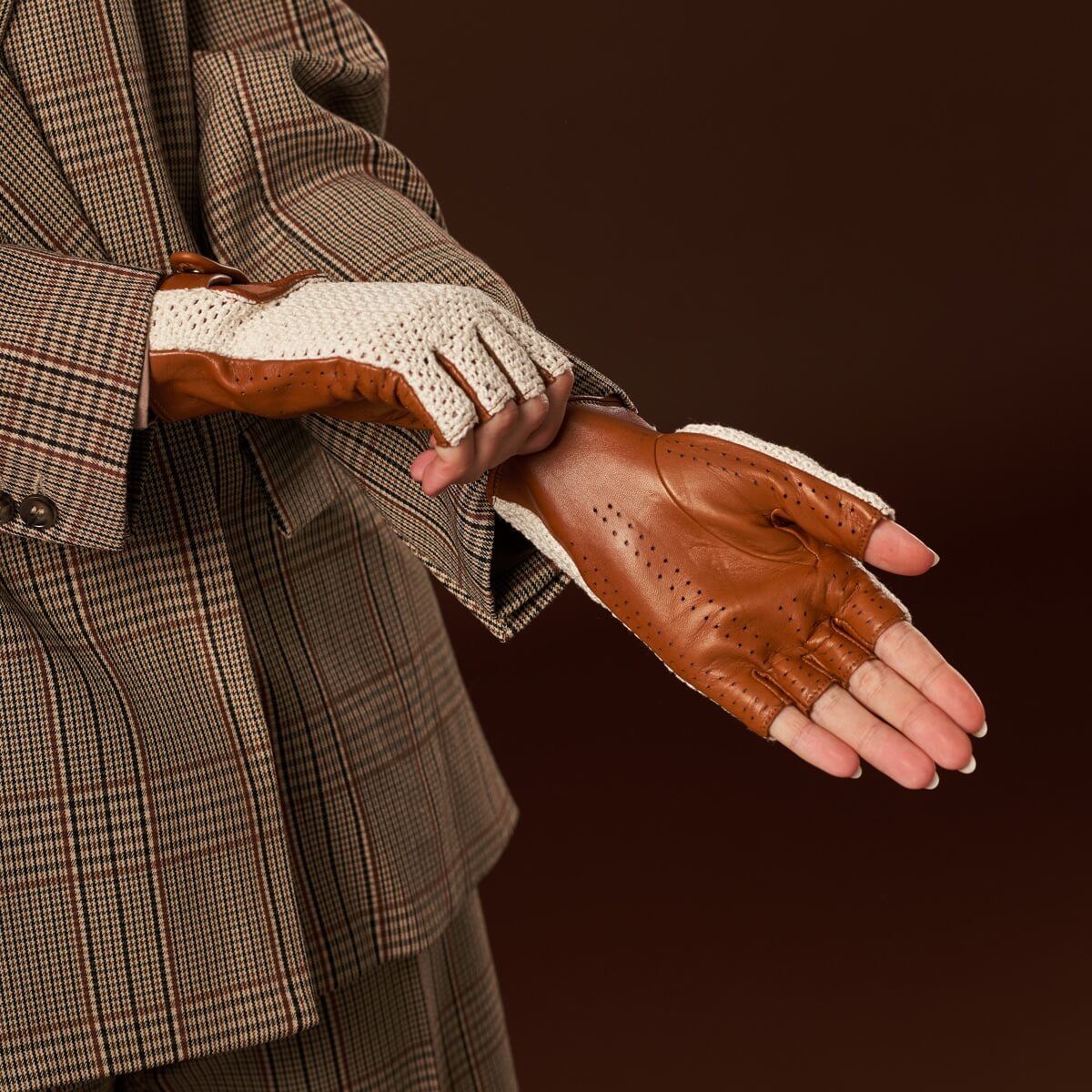 Daniella (cognac) - Hand-sewn Italian crochet driving gloves from lambskin leather — photo 7 of 10
