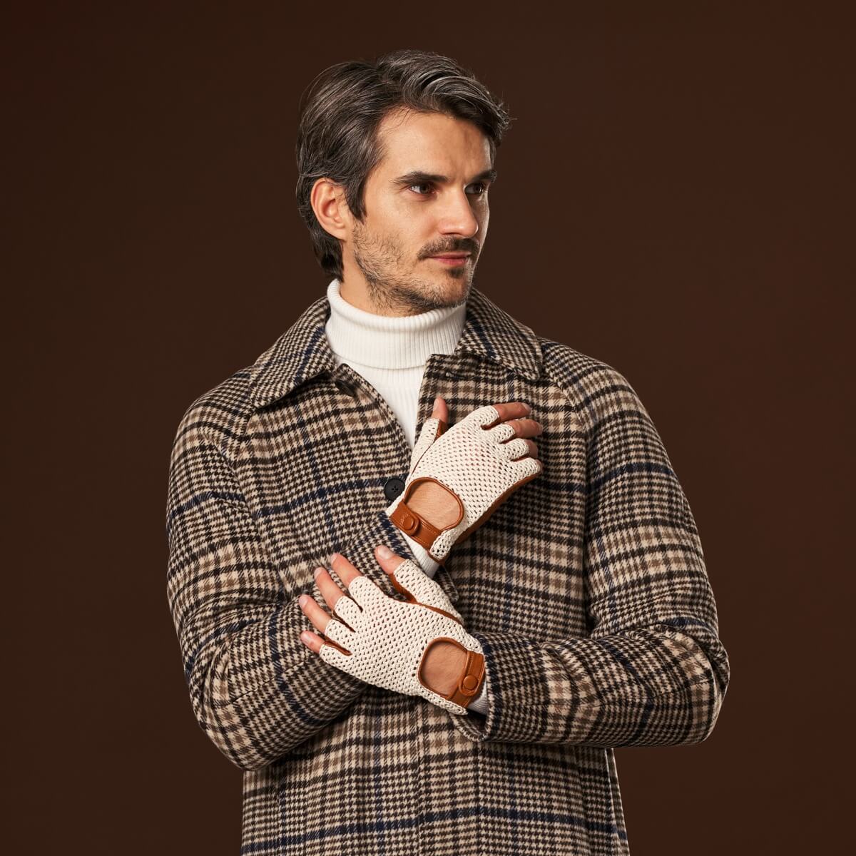 Dario (cognac) - Hand-sewn Italian crochet driving gloves from lambskin leather — photo 5 of 10