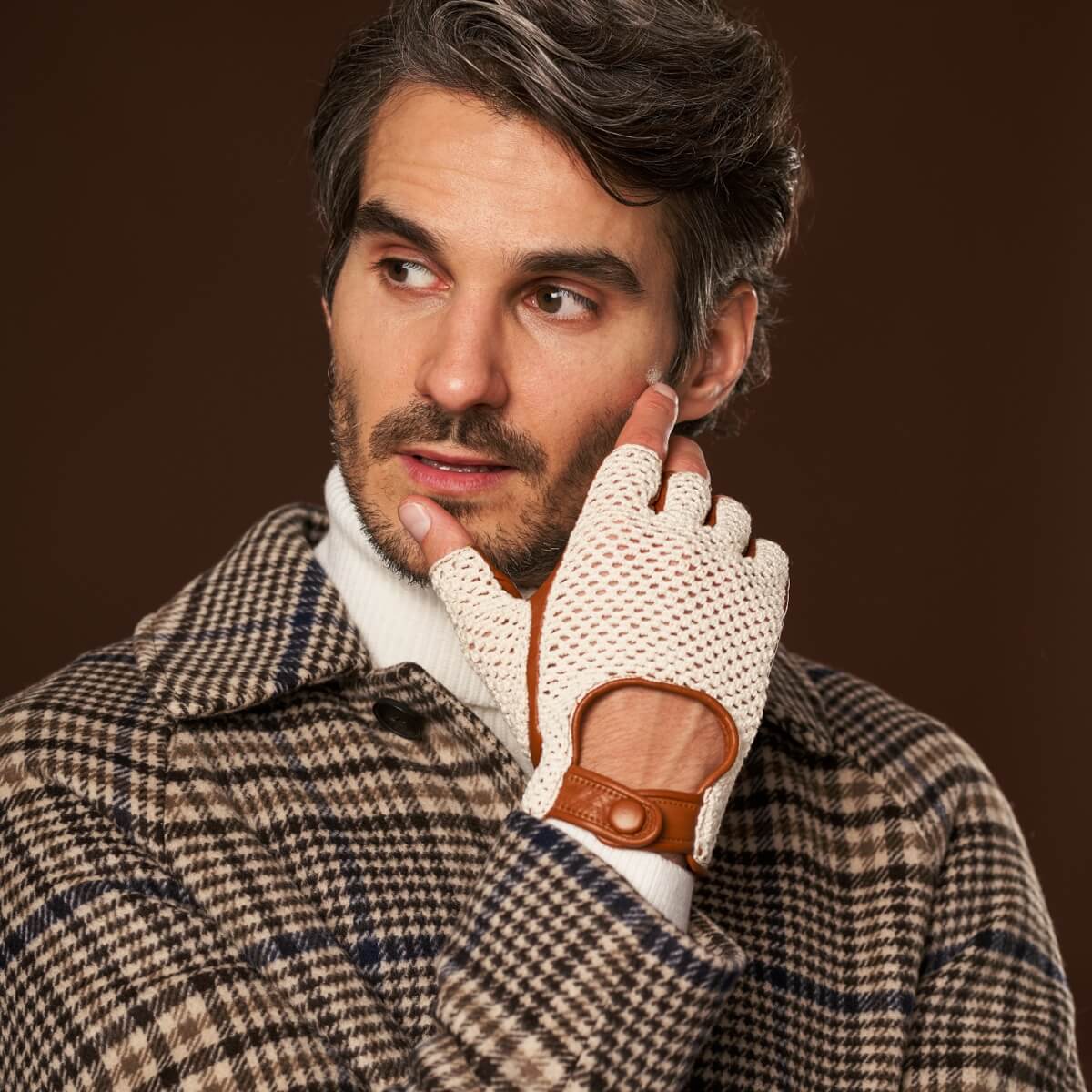 Dario (cognac) - Hand-sewn Italian crochet driving gloves from lambskin leather — photo 2 of 10