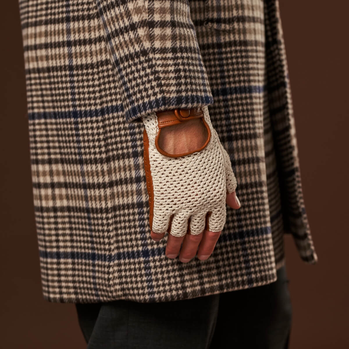 Dario (cognac) - Hand-sewn Italian crochet driving gloves from lambskin leather — photo 8 of 10