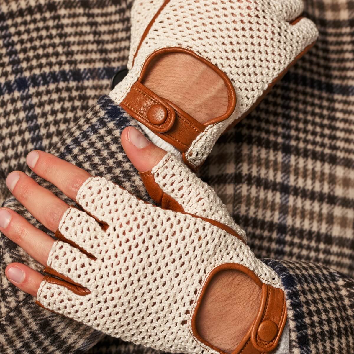 Dario (cognac) - Hand-sewn Italian crochet driving gloves from lambskin leather — photo 10 of 10