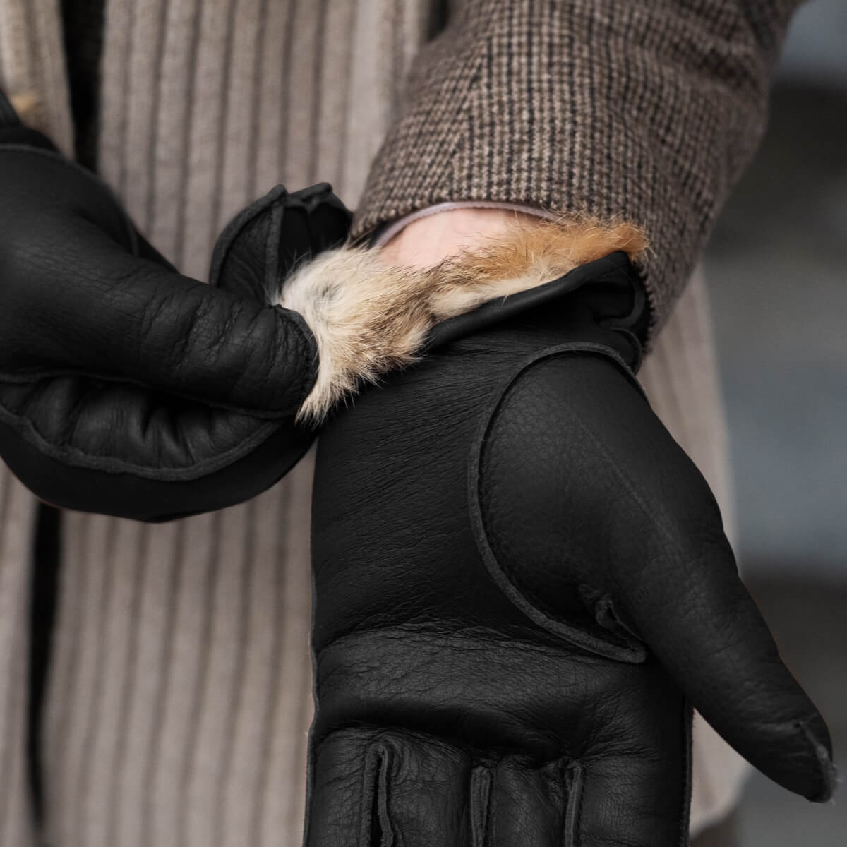 Diego (black) - Italian gloves made of American deerskin leather with rabbit fur lining — photo 8 of 10