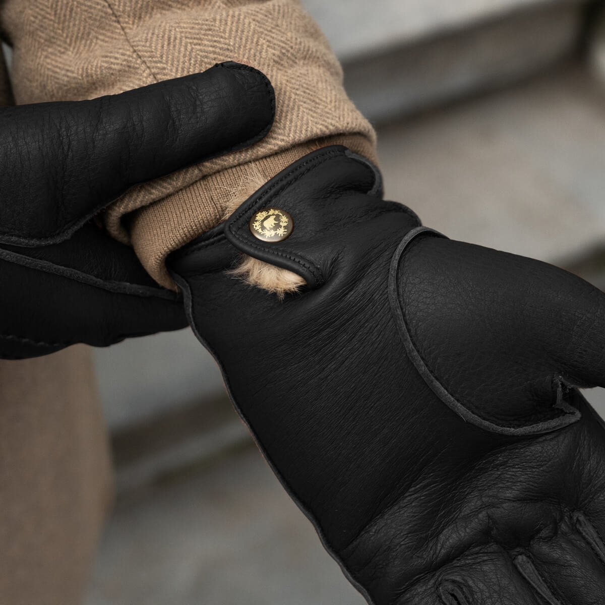 Diego (black) - Italian gloves made of American deerskin leather with rabbit fur lining — photo 10 of 10