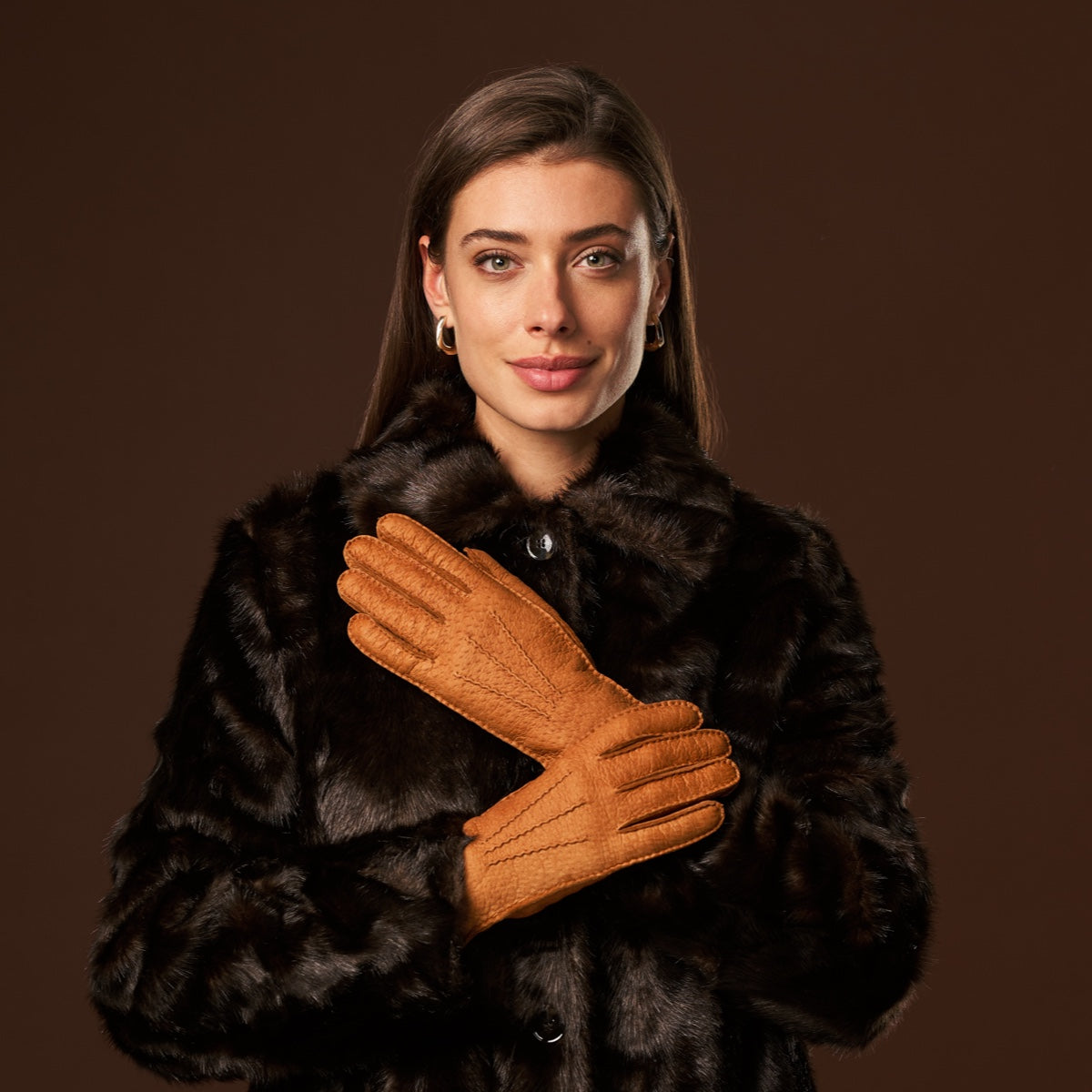 Donatella (brown) – Luxurious Italian peccary leather gloves with cashmere lining — photo 2 of 10