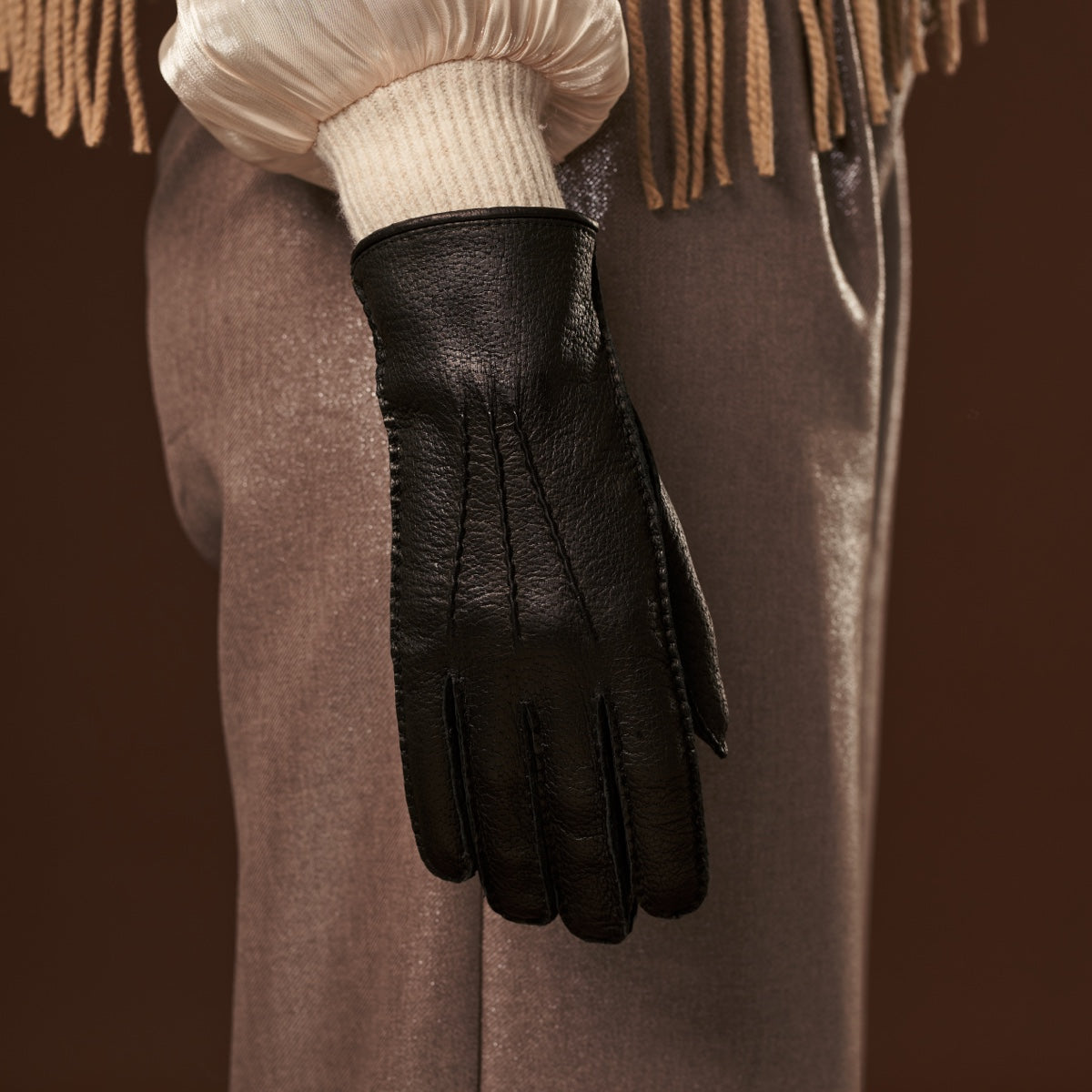 Donatella (black) – Luxurious Italian peccary leather gloves with cashmere lining — photo 9 of 10