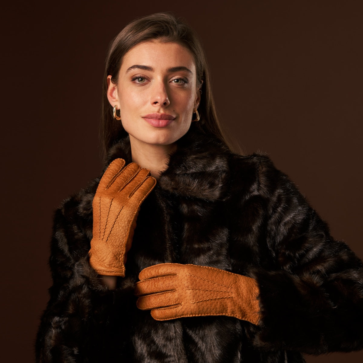 Donatella (brown) – Luxurious Italian peccary leather gloves with cashmere lining — photo 8 of 10