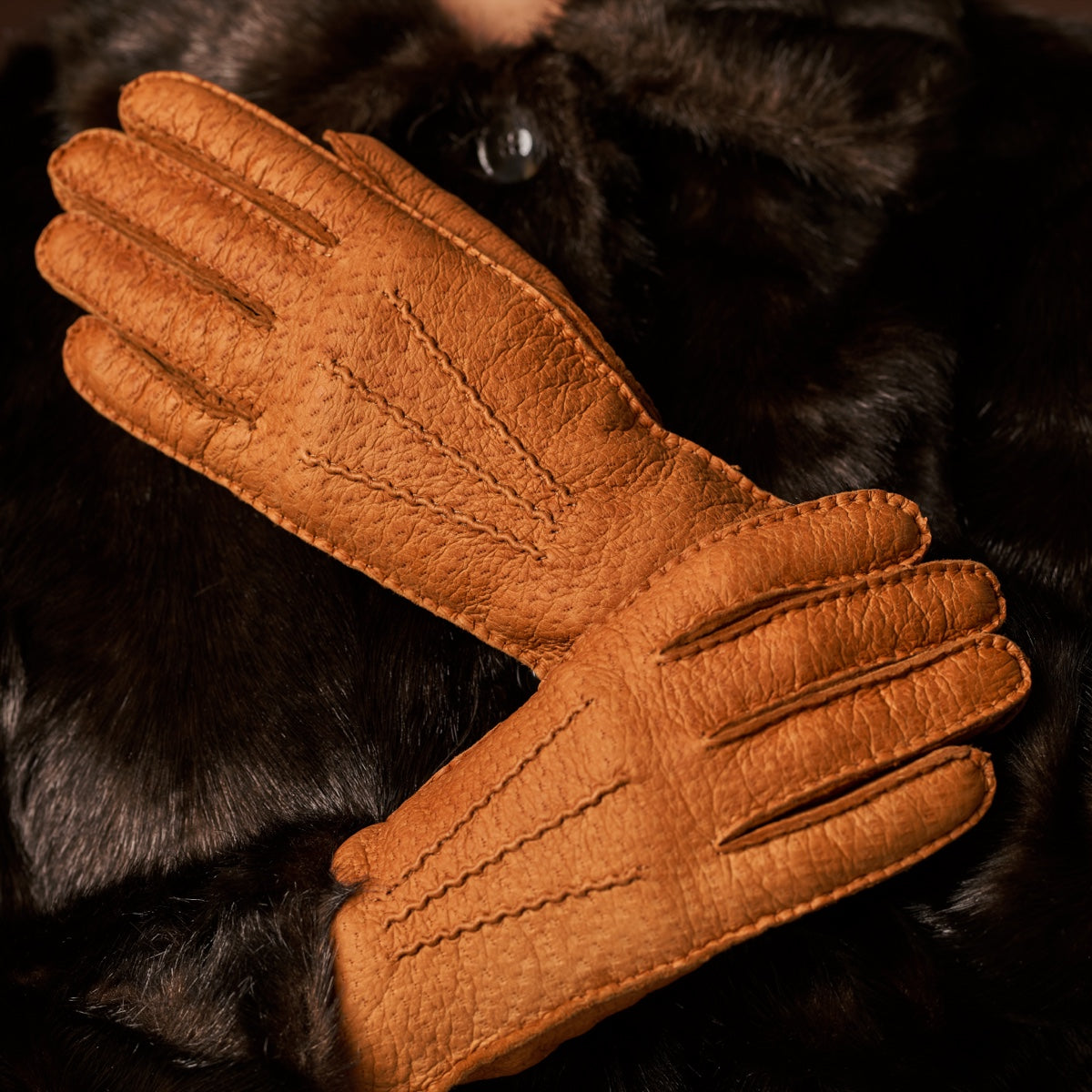Donatella (brown) – Luxurious Italian peccary leather gloves with cashmere lining — photo 9 of 10