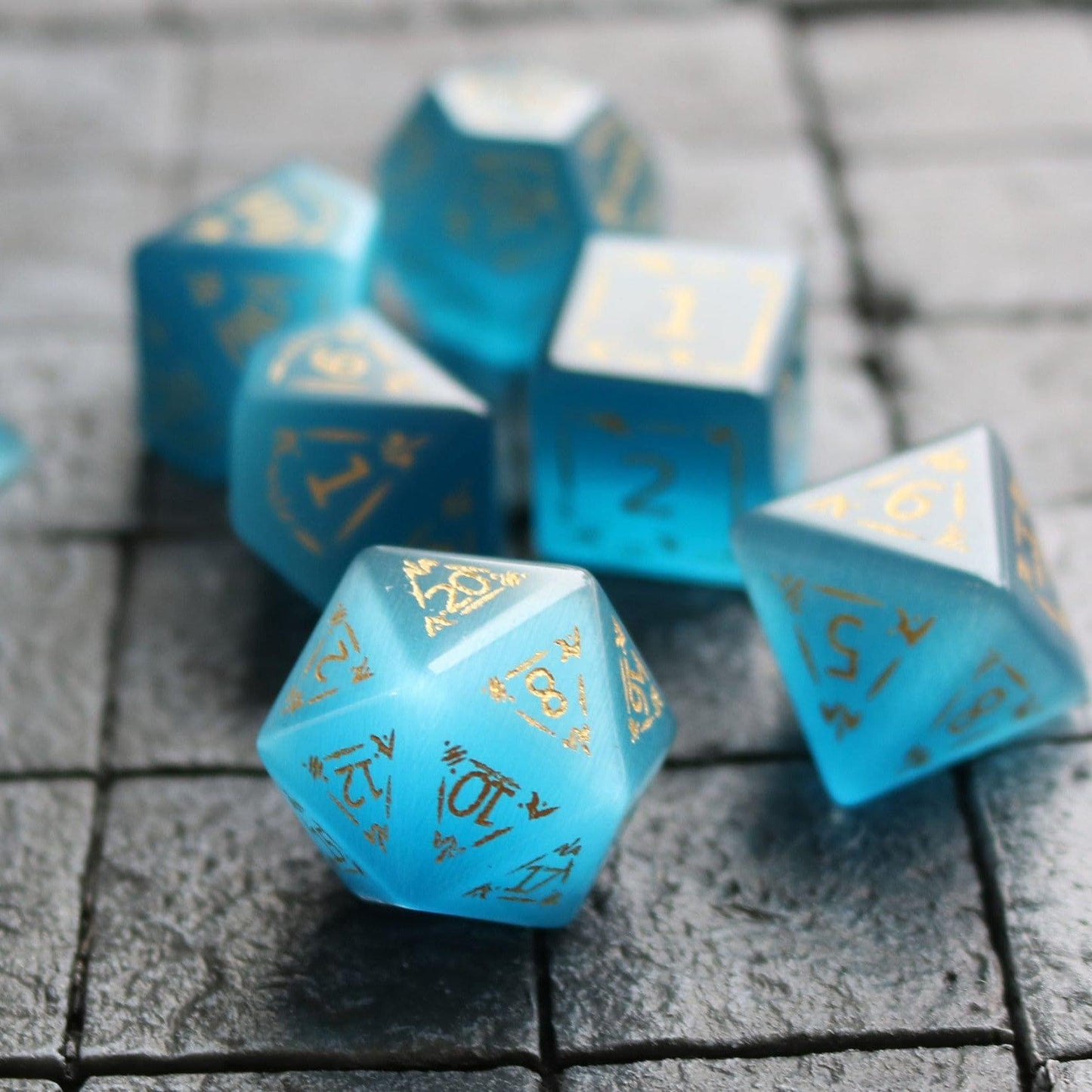 Juego de dados DND de gema de piedra ojo de gato azul Dragon Shield