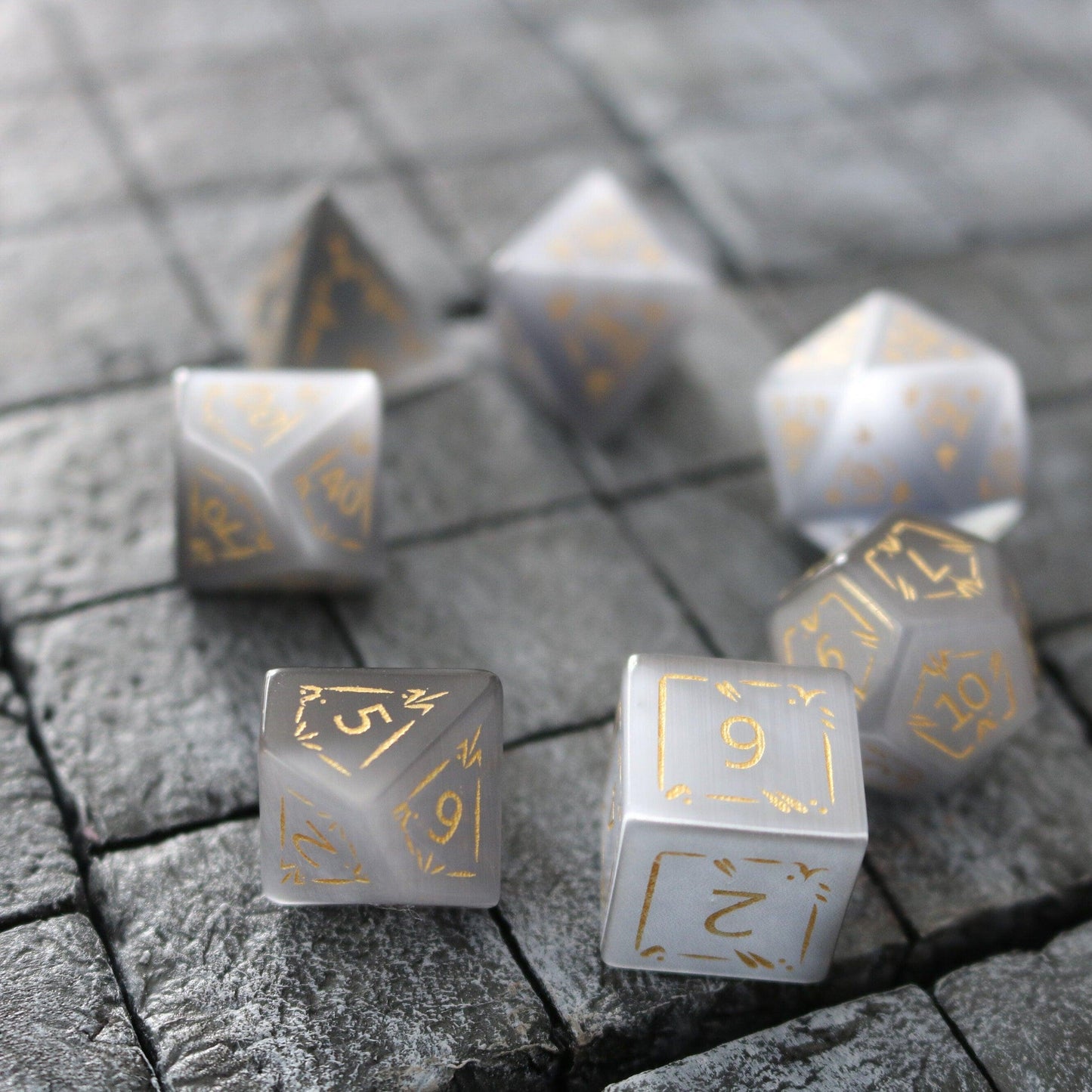 Juego de dados DND Dragon Shield de ojo de gato gris