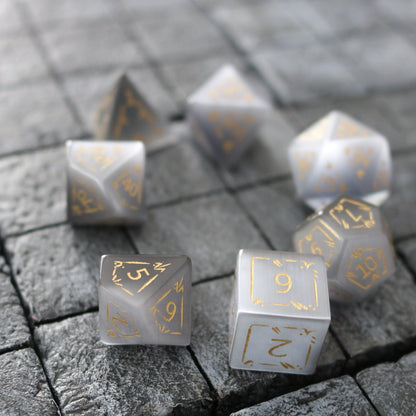 Juego de dados DND Dragon Shield de ojo de gato gris