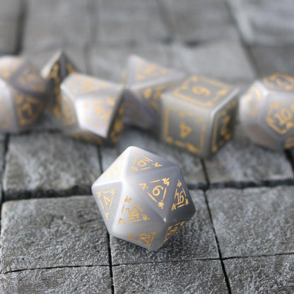 Juego de dados DND Dragon Shield de ojo de gato gris