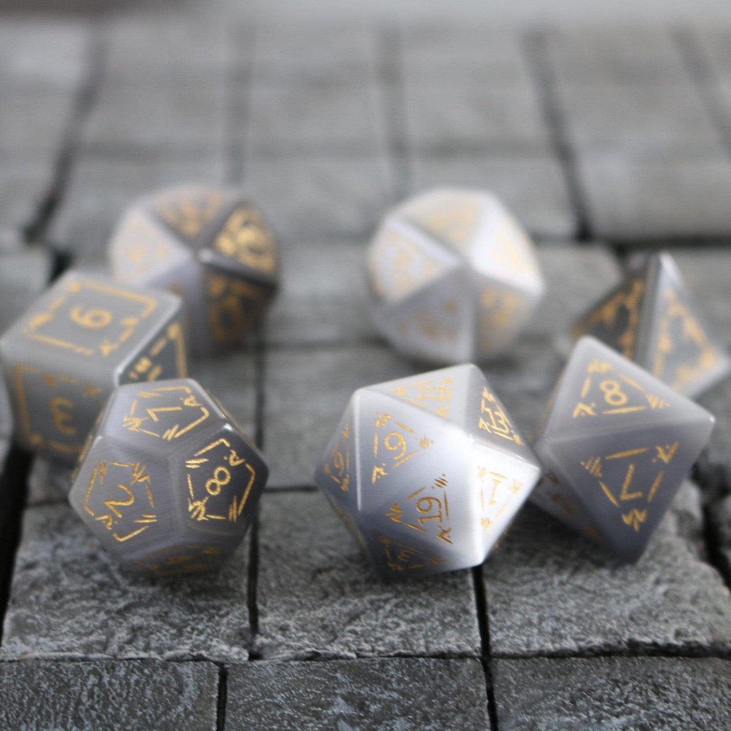 Juego de dados DND Dragon Shield de ojo de gato gris
