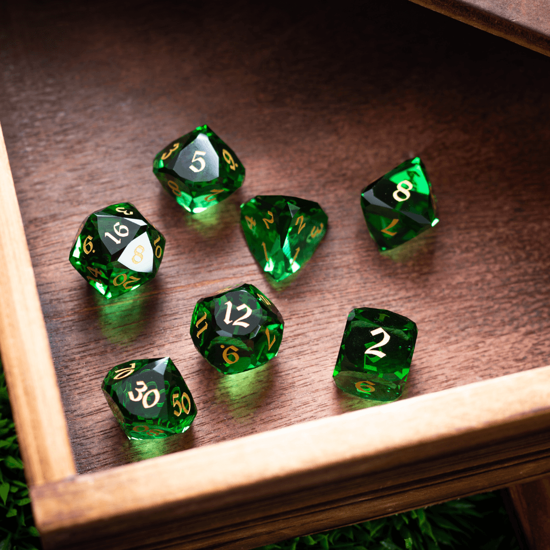 Zwergen-geschliffenes grünes Edelstein-Glas Premium DND Würfel-Set