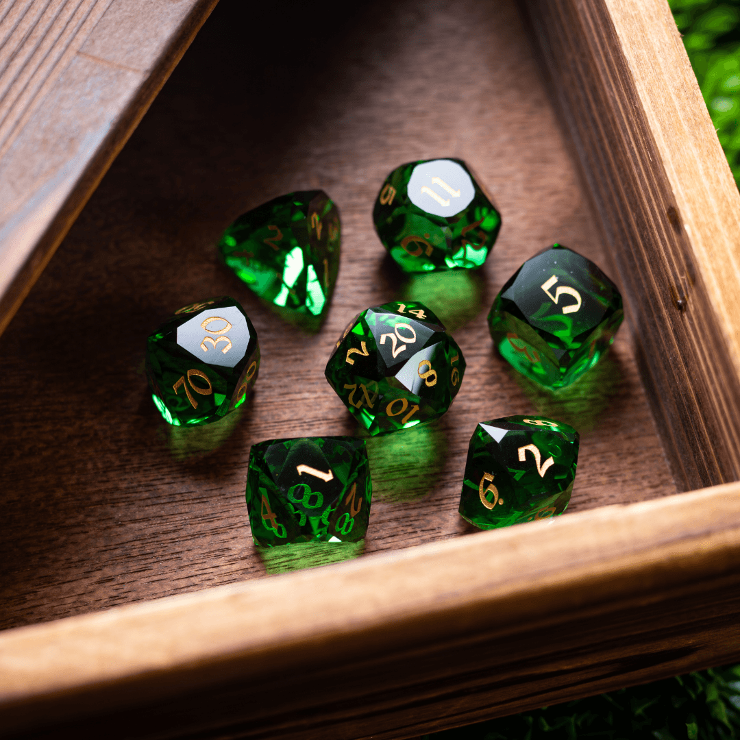 Zwergen-geschliffenes grünes Edelstein-Glas Premium DND Würfel-Set