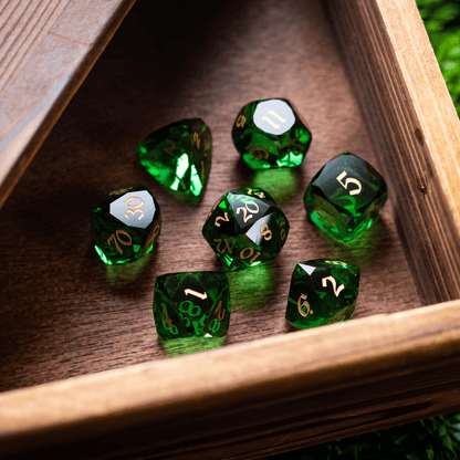 Zwergen-geschliffenes grünes Edelstein-Glas Premium DND Würfel-Set