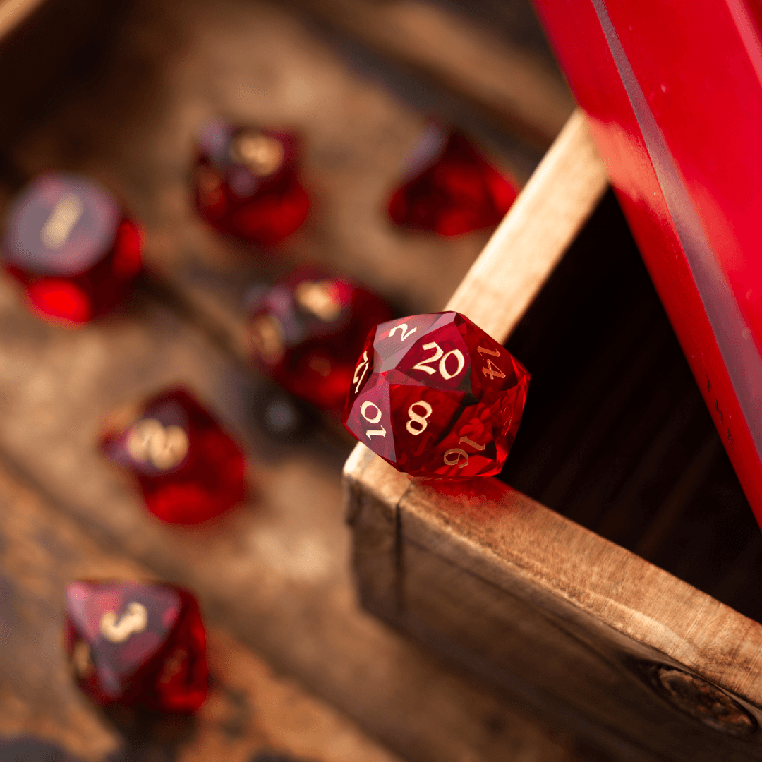 Zwergengeschliffenes Rotes Edelstein-Glas Premium D&D Würfelset