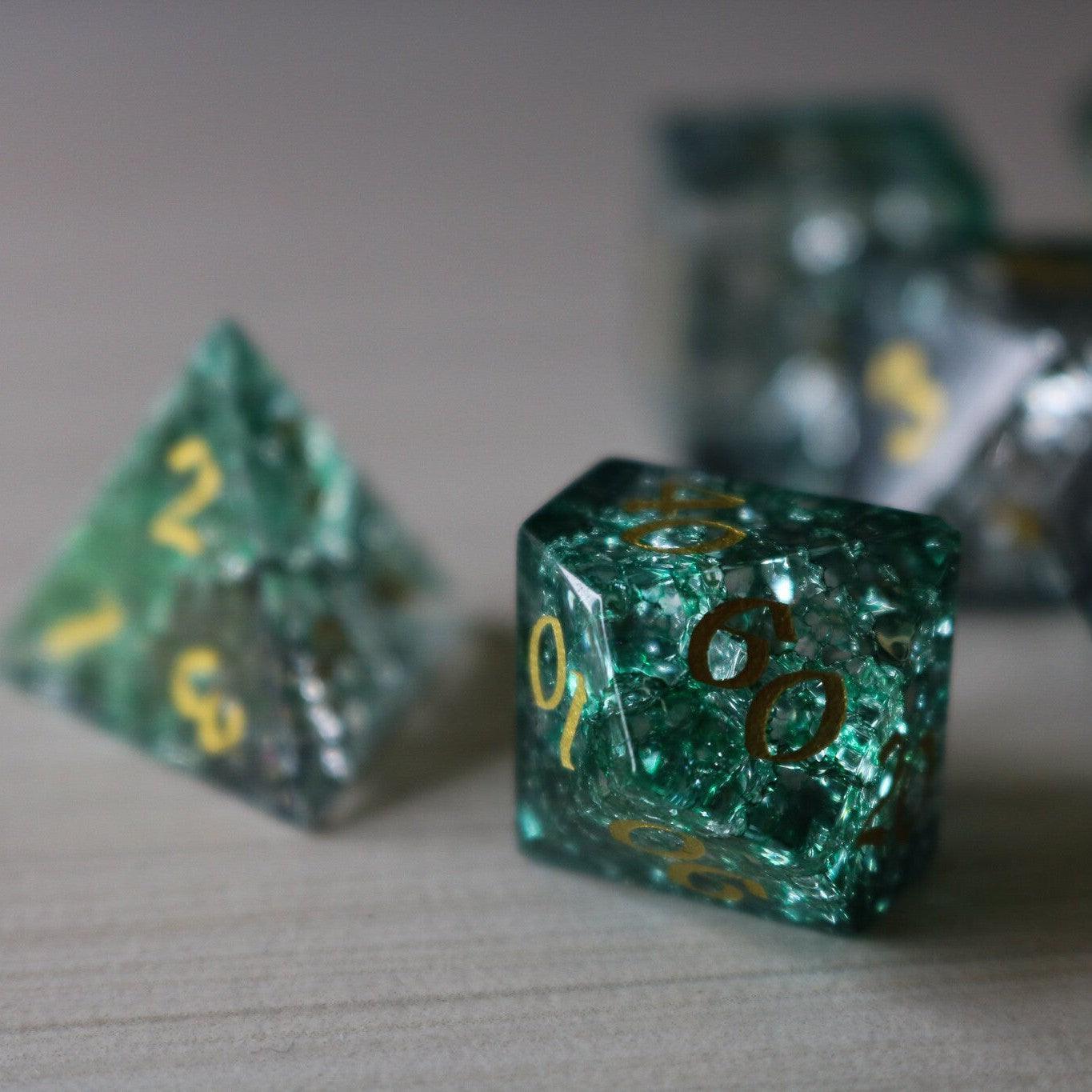 Elfenholz Grüne Schmiede Feuerglas DND Würfel-Set