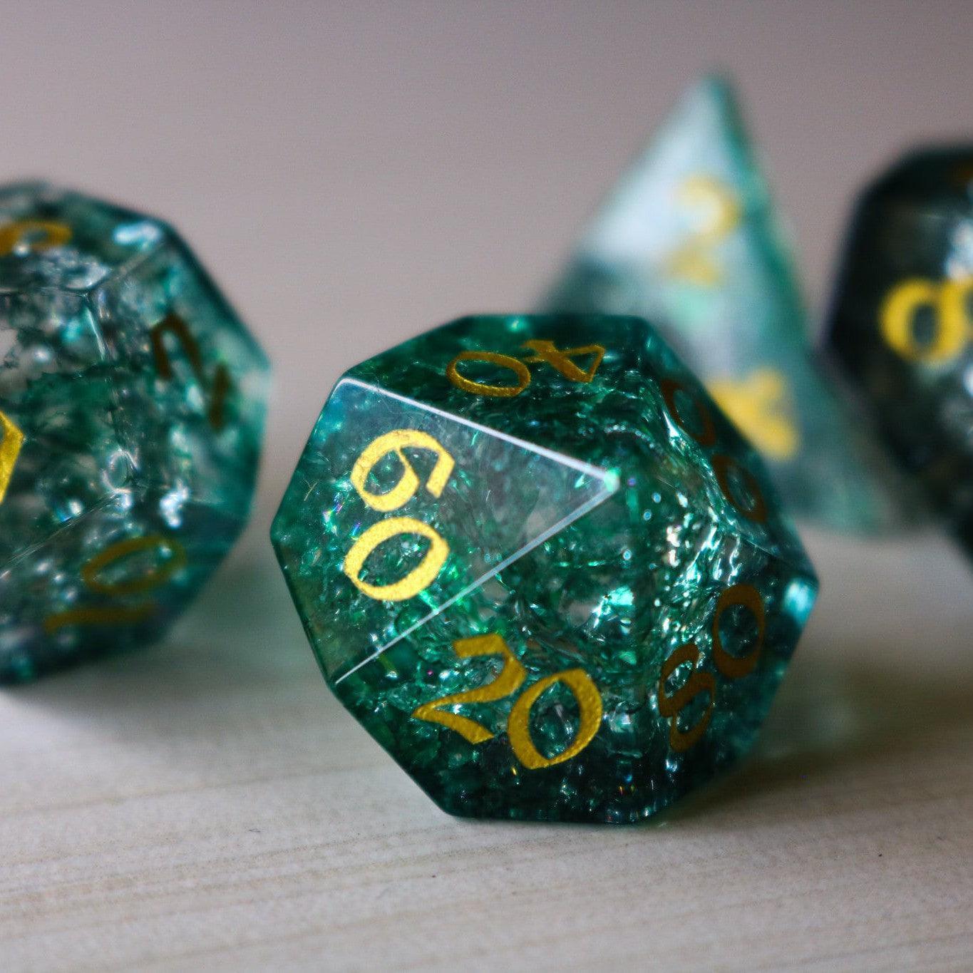 Elfenholz Grüne Schmiede Feuerglas DND Würfel-Set