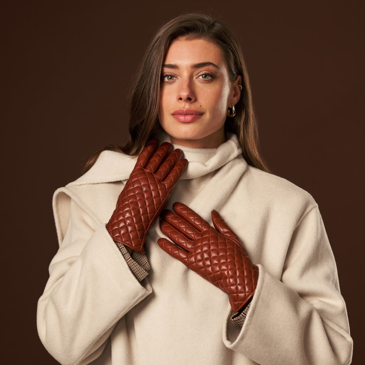 Emilia (brown) - Classic Italian lambskin leather gloves with cashmere lining and checkered pattern — photo 3 of 10